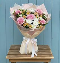 Букет цветов из:  Гвоздики, Орхидеи и Розы в Пестяках