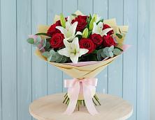 Букет цветов из:  Лилии и Розы в Пестяках