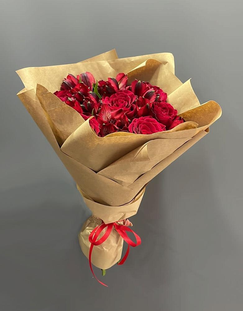 Букет цветов из: Альстромерии и Розы в Пестяках