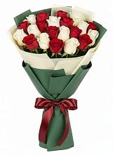 Букет Микс из красных и белых роз в Пестяках