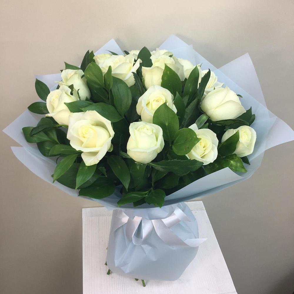 Букет 15 Белых роз Проуд в Пестяках