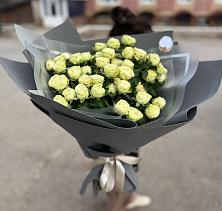 Букет Белые кустовые розы Солинеро в Пестяках