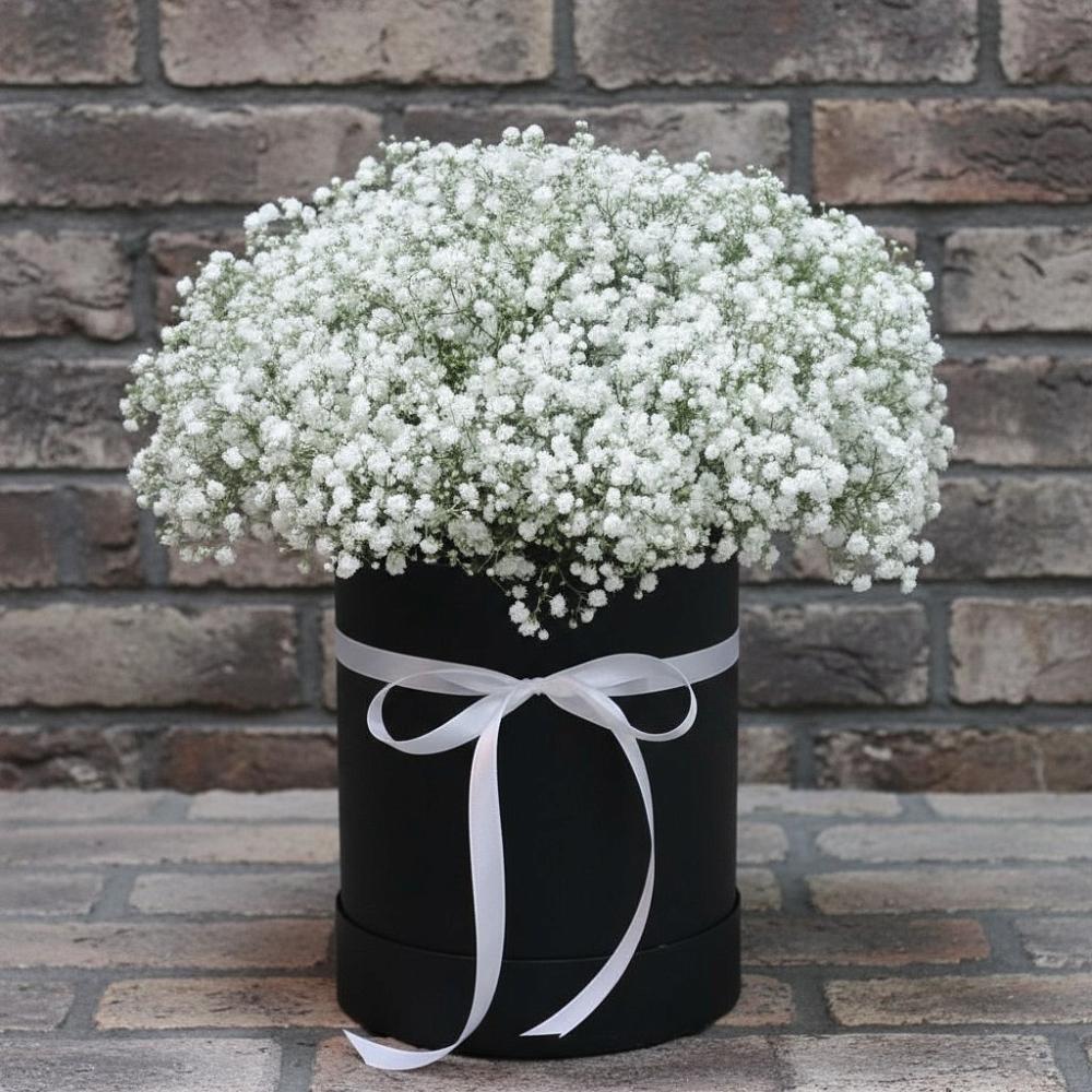 Цветочная композиция из Гипсофила в шляпной коробке в Пестяках