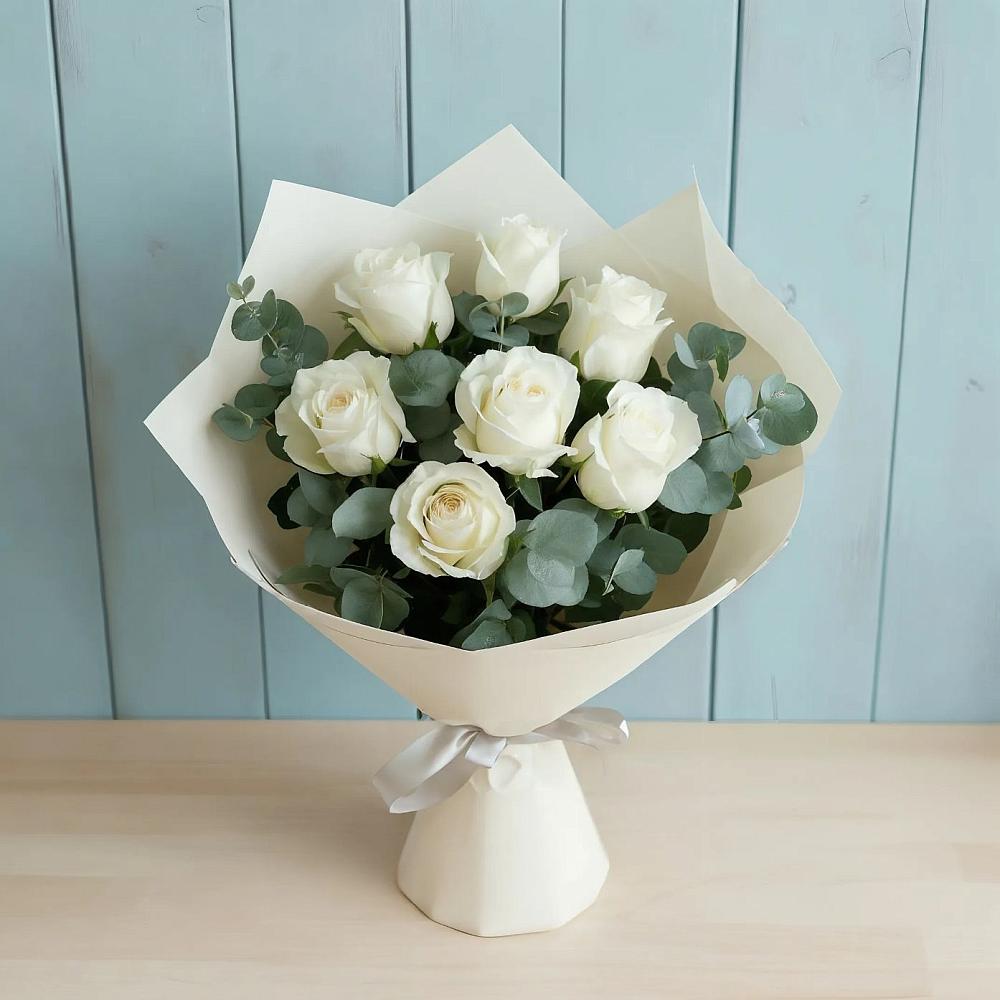 Букет Белые розы в Эвкалипте в Пестяках