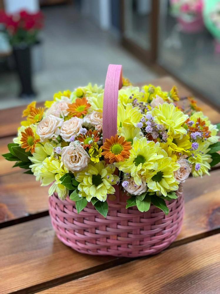 Цветочная композиция из Хризантемы и Розы в корзине в Пестяках