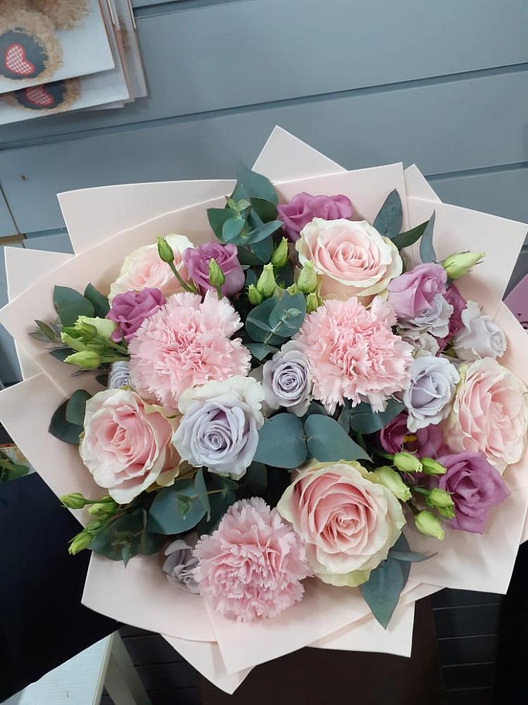 Букет цветов из: Розы, Гвоздики и Лизиантусы в Пестяках